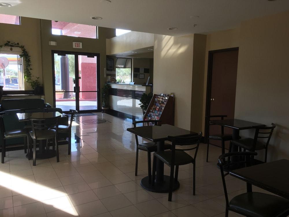 Days Inn By Wyndham Tucson Airport Экстерьер фото