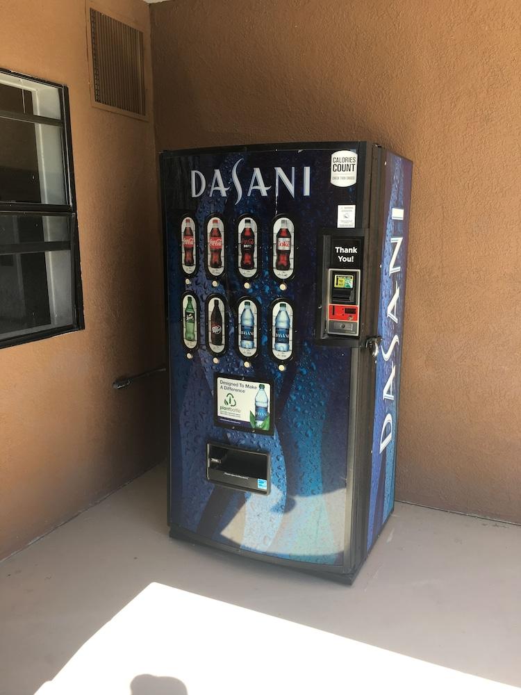 Days Inn By Wyndham Tucson Airport Экстерьер фото