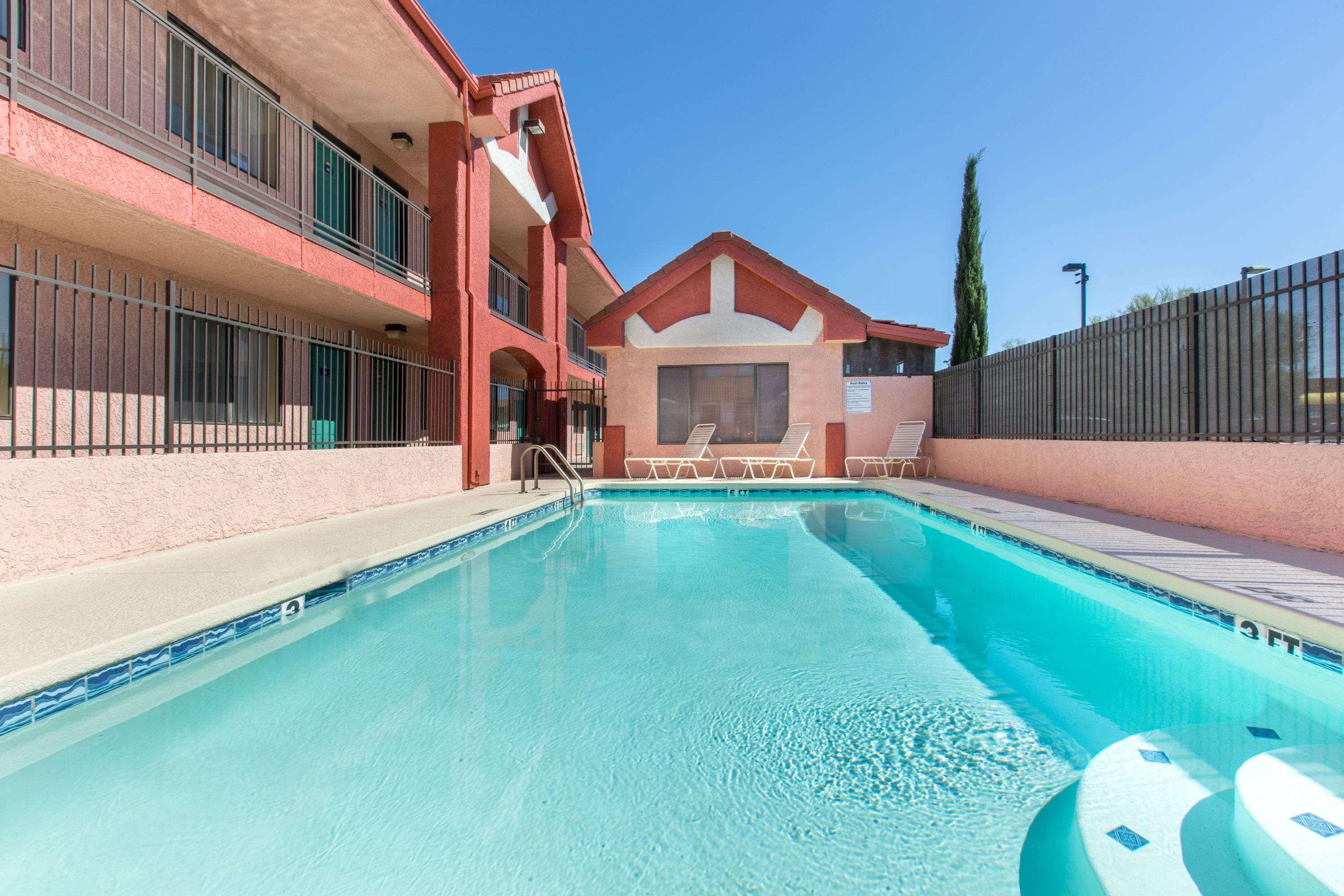 Days Inn By Wyndham Tucson Airport Экстерьер фото