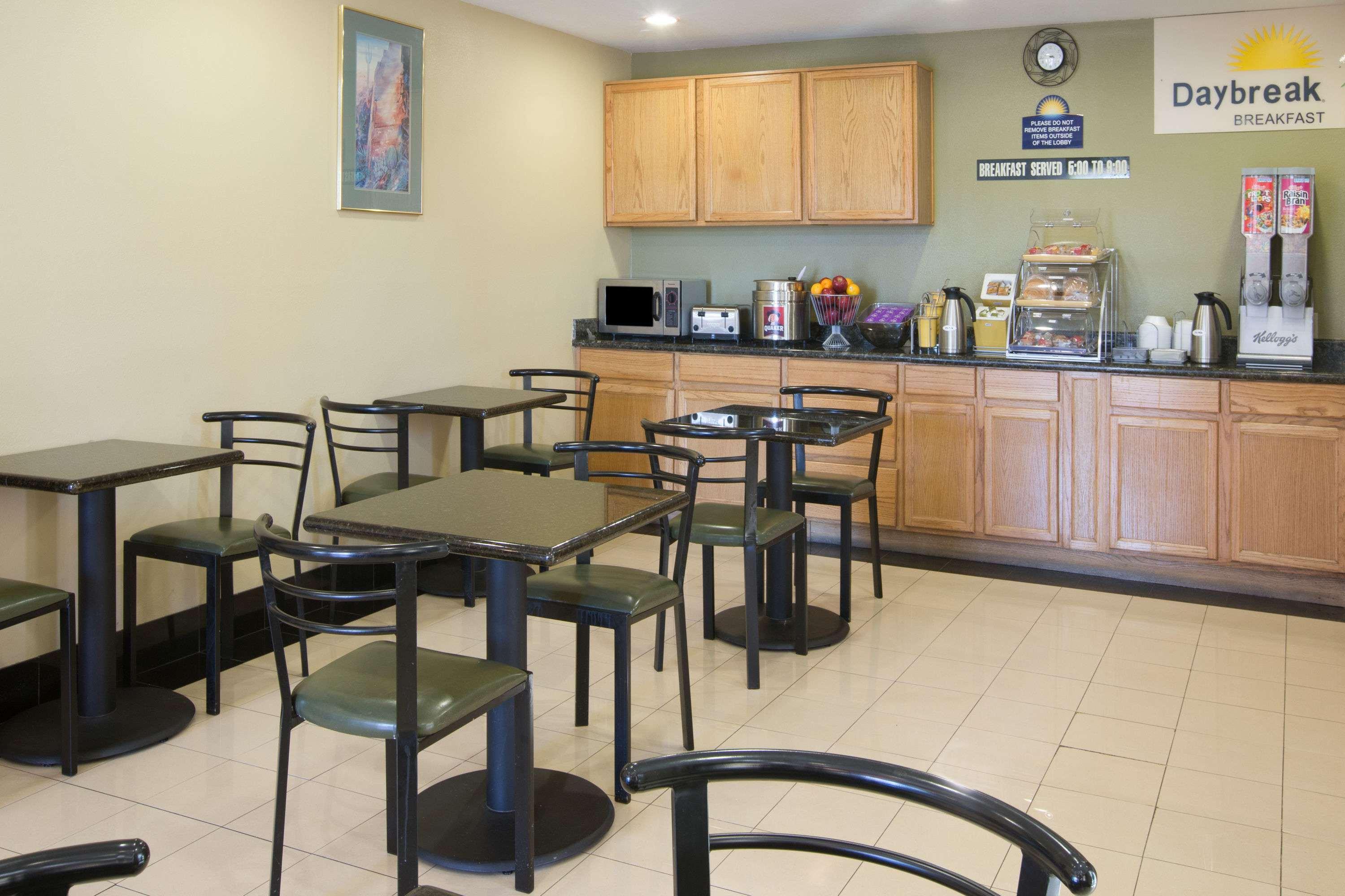 Days Inn By Wyndham Tucson Airport Экстерьер фото