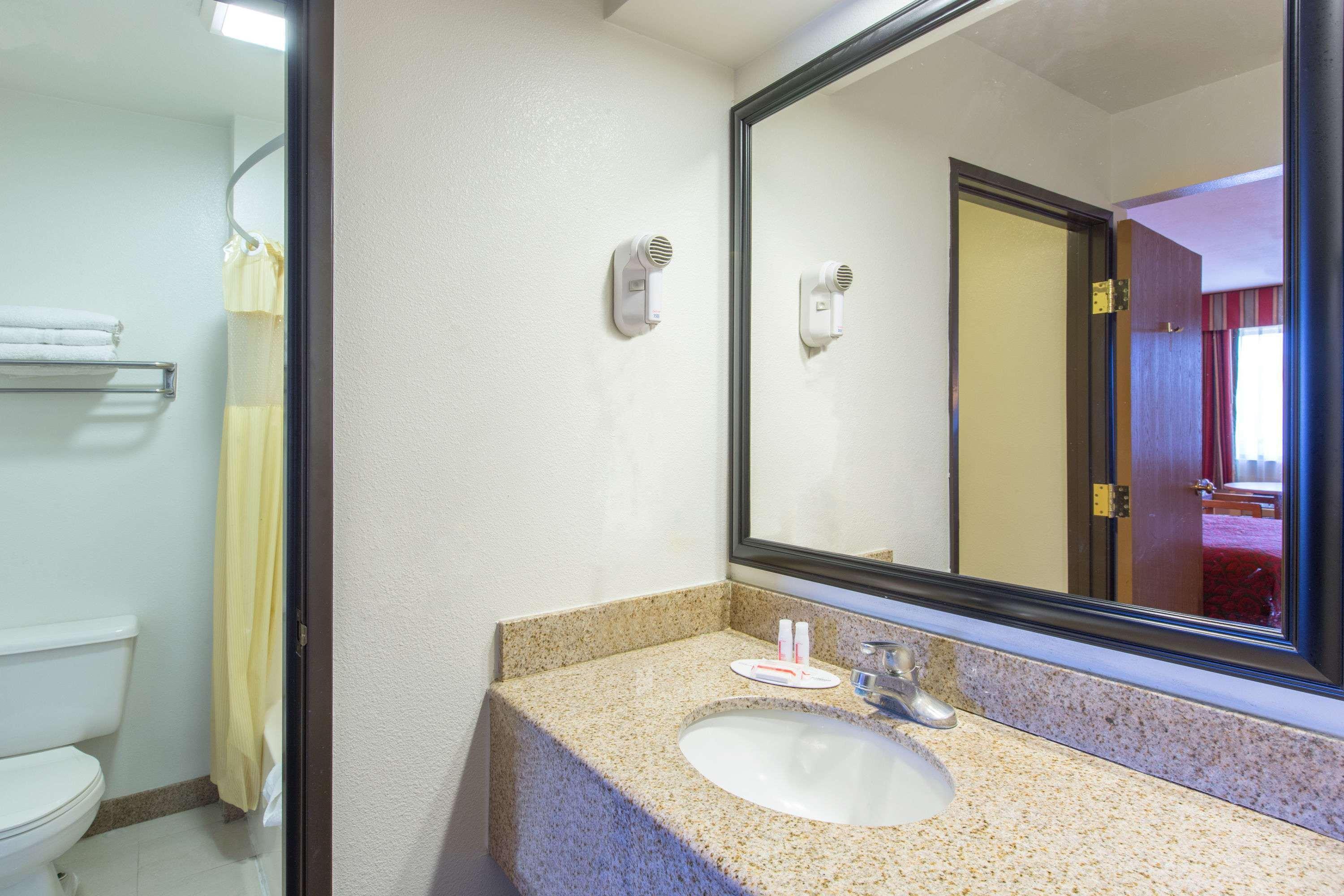 Days Inn By Wyndham Tucson Airport Экстерьер фото