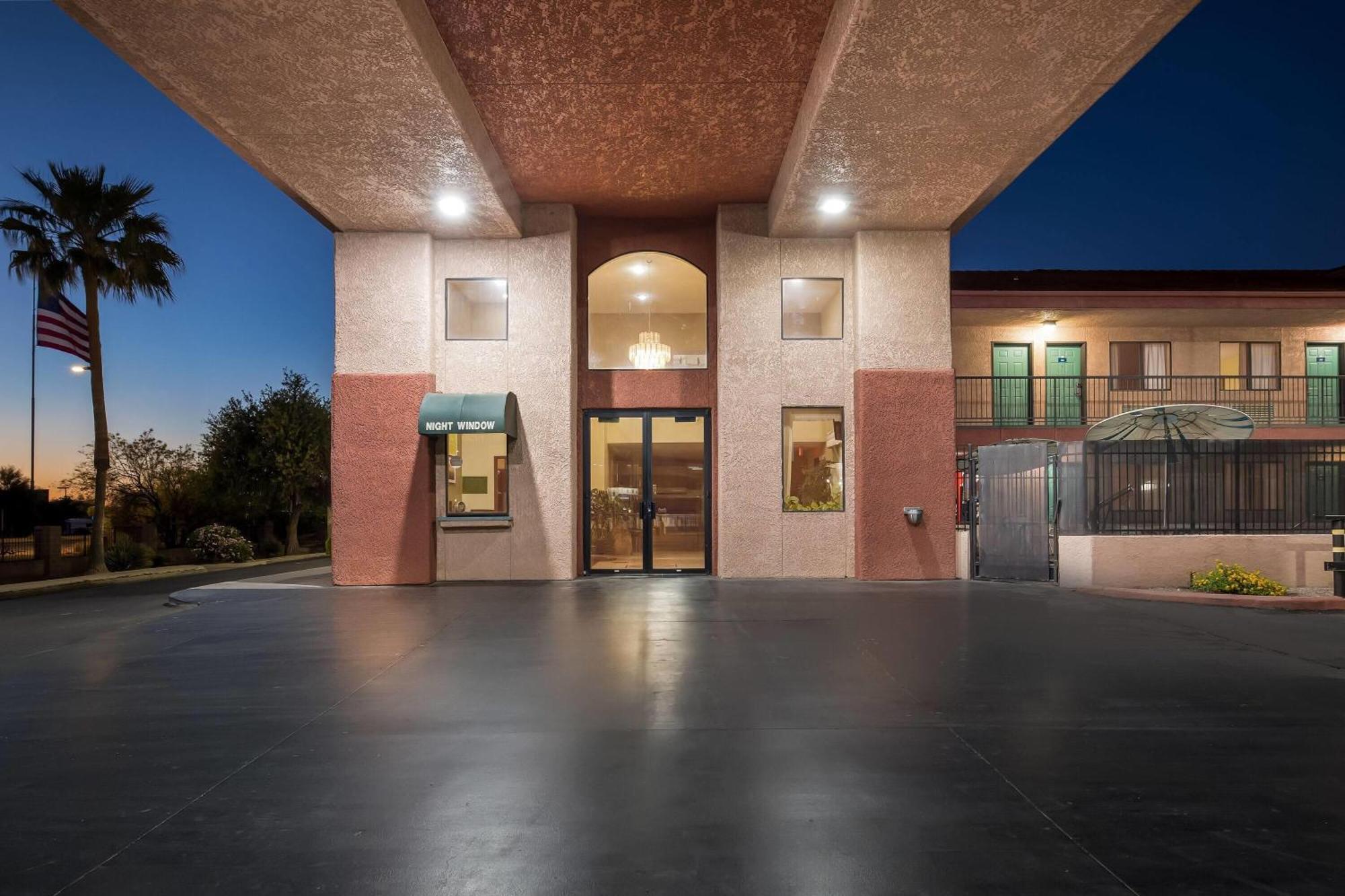 Days Inn By Wyndham Tucson Airport Экстерьер фото