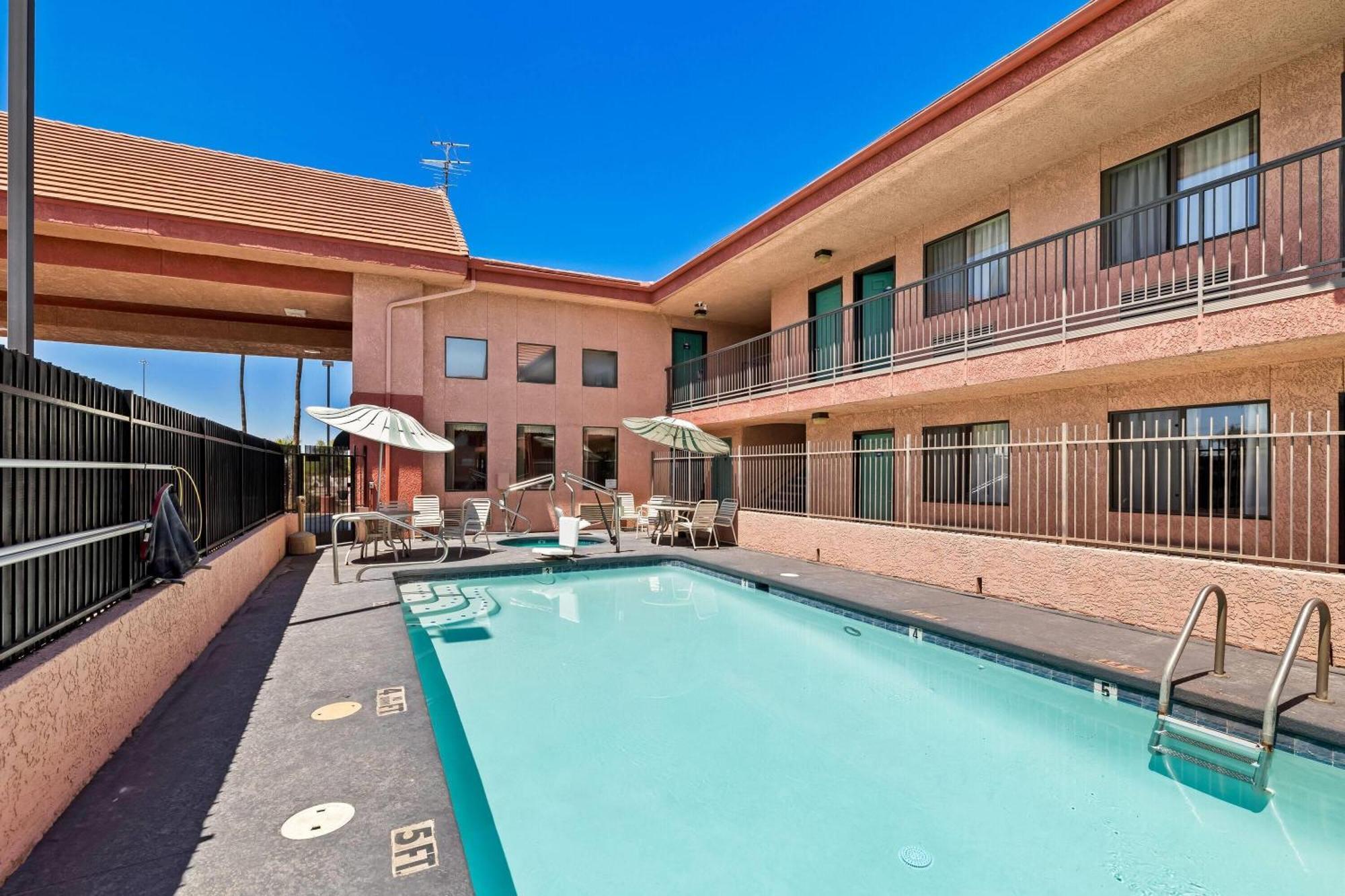 Days Inn By Wyndham Tucson Airport Экстерьер фото