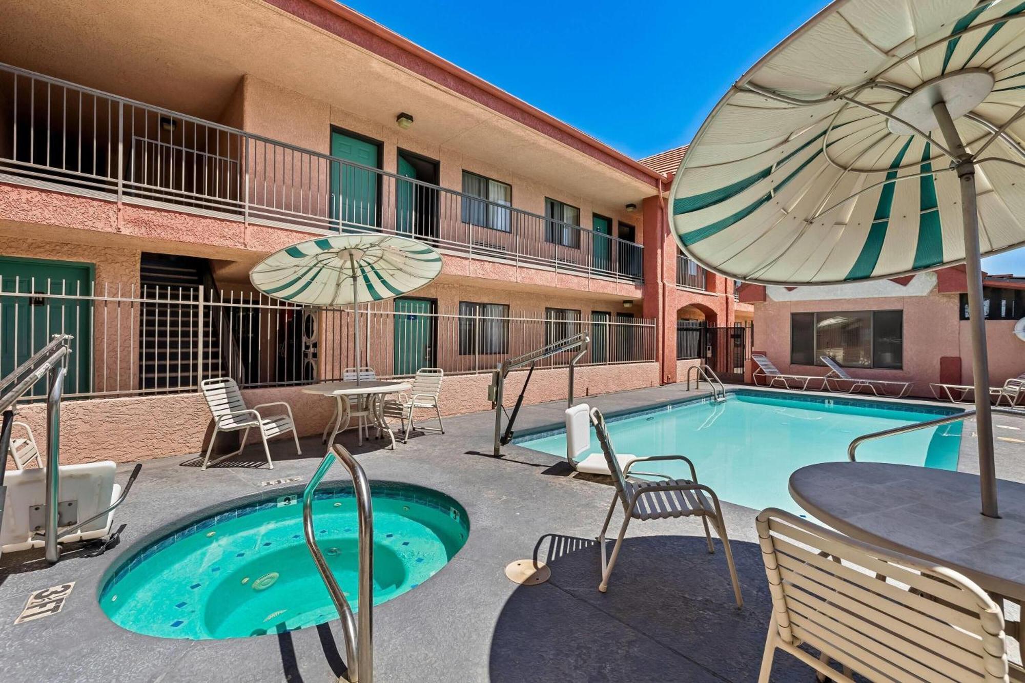 Days Inn By Wyndham Tucson Airport Экстерьер фото
