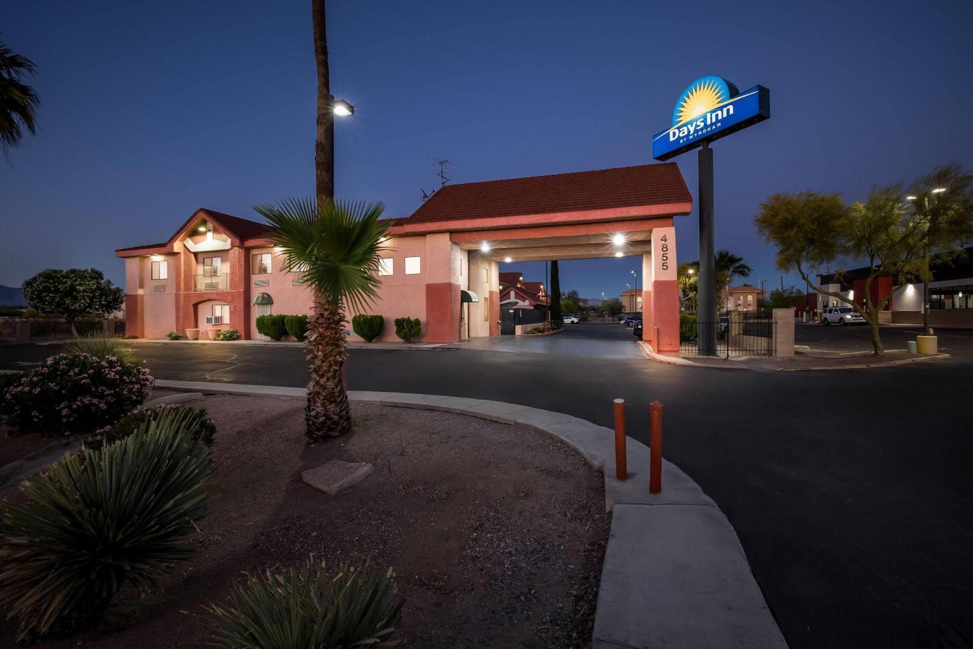 Days Inn By Wyndham Tucson Airport Экстерьер фото